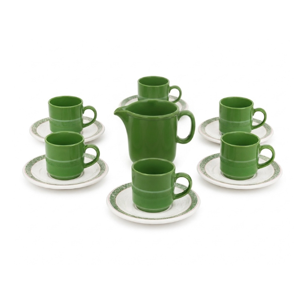 tazas con lechera verde